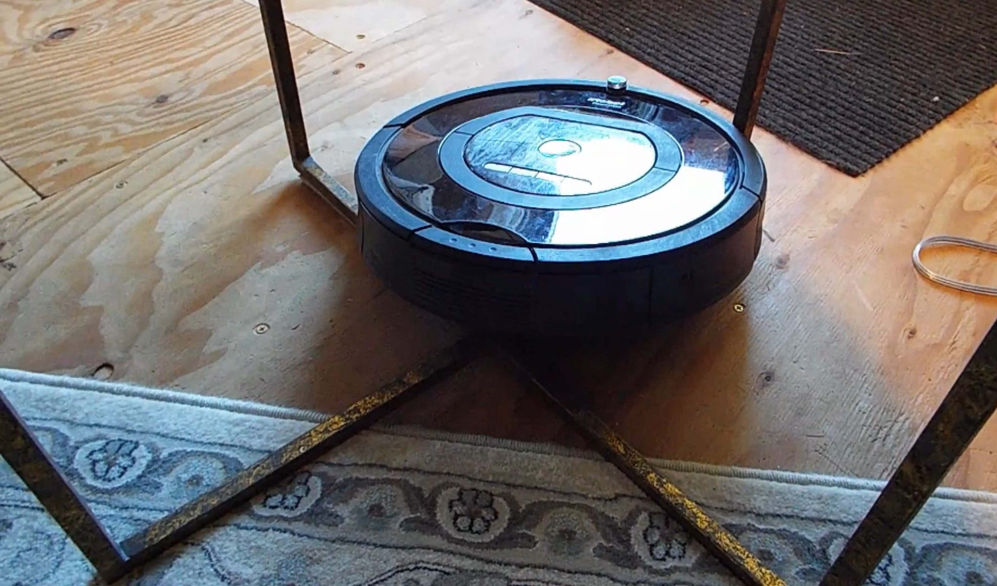 How To Prevent Roomba from Getting Stuck? [Tips & Tricks