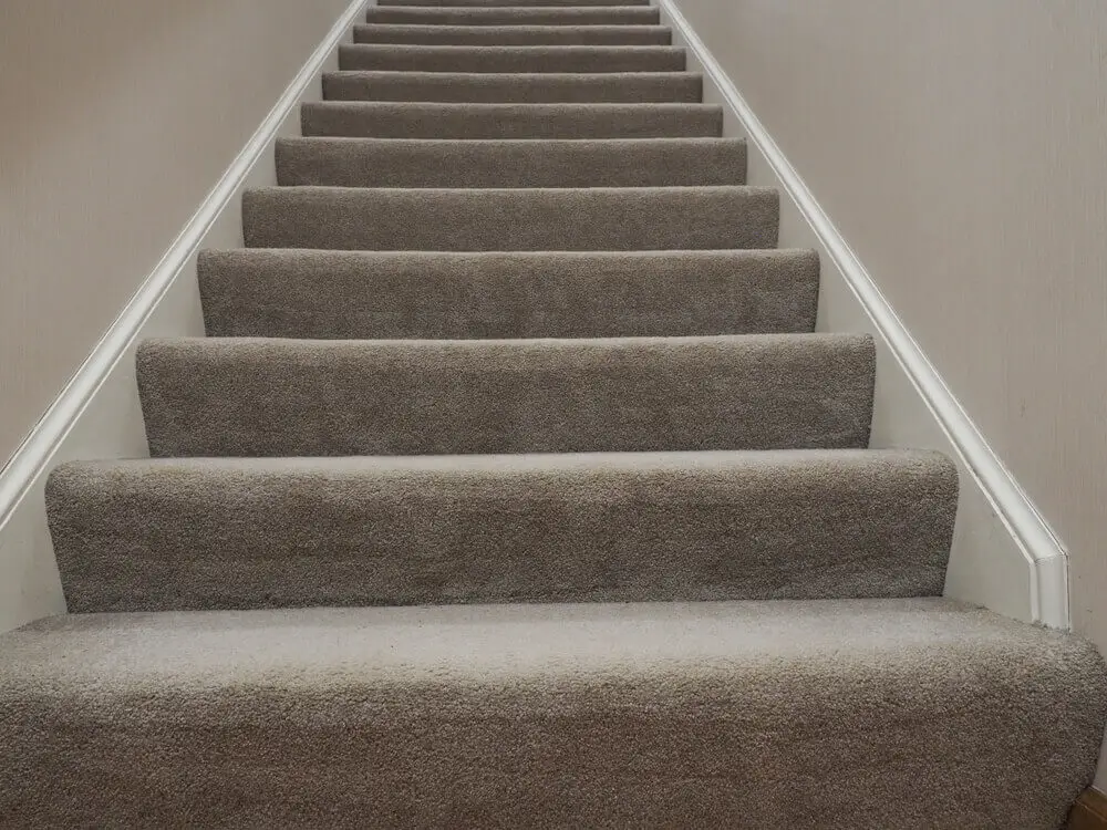 How to Clean Carpet on Stairs Without a Machine